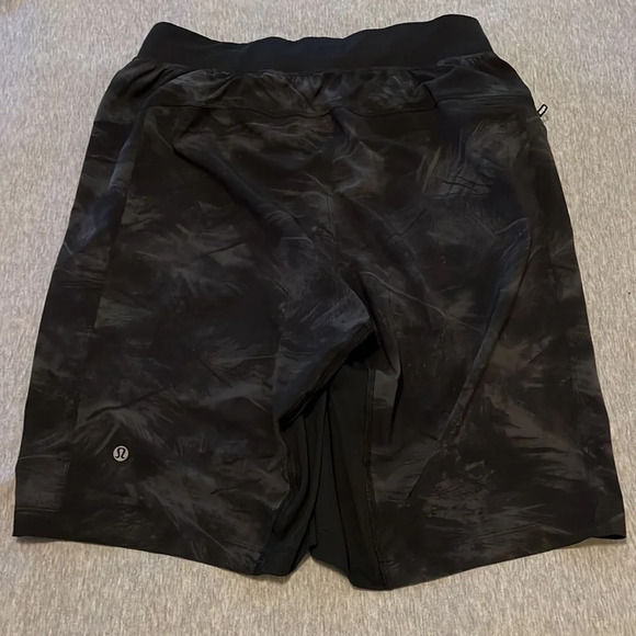 Mens Lululemon drawstring elastic waist athletic shorts - Picture 2 of 5